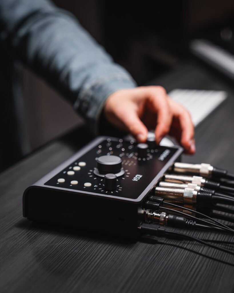 iD24 Social Artwork Portrait 7-100